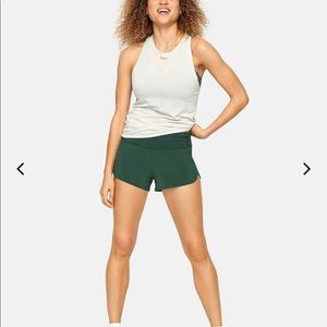 Outdoor Voices Hudson 2.5” short in evergreen